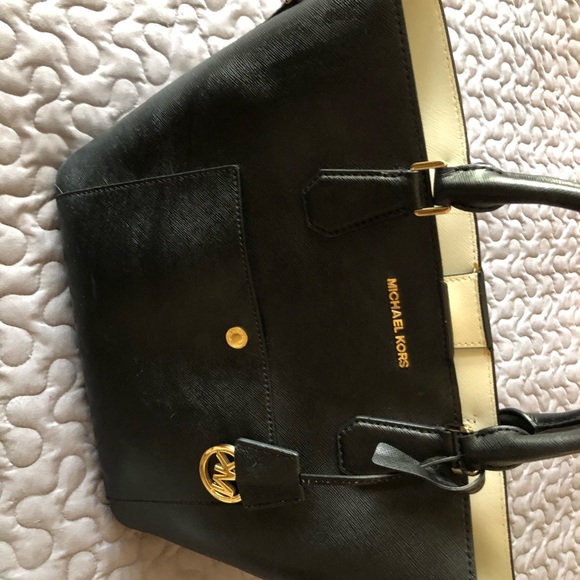 Michael Kors Purse - Picture 6 of 8